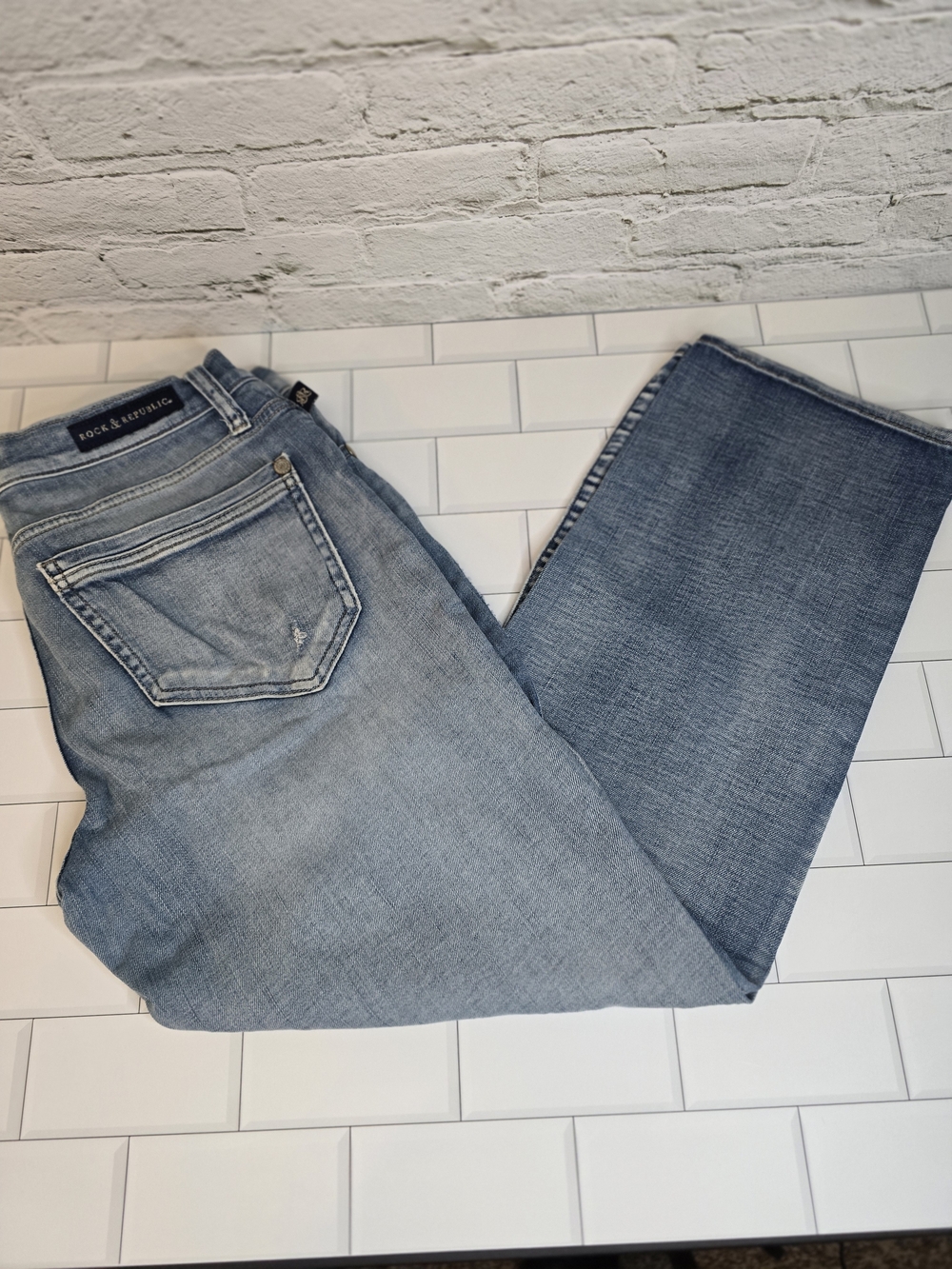Rock & Republic Indie Distressed Blue Straight Jeans Sz 10M